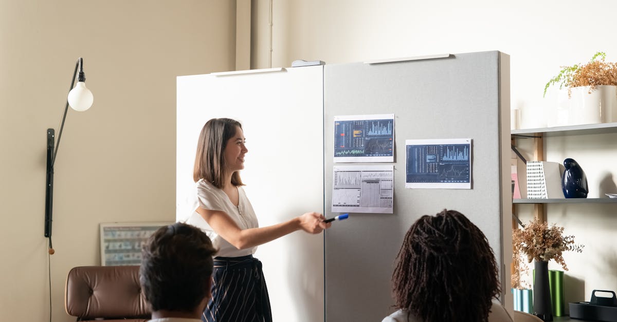 中期移动实名账号：短信营销的优点：与其他营销策略相比 